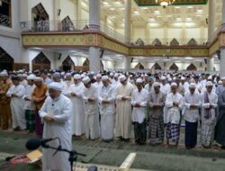 Ini Alasan Imam Tidak Keraskan Suara Saat Sholat Dzuhur dan Ashar