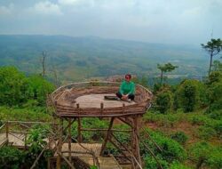 Menikmati Panorama Alam Pelabuhan Ratu Dari Atas Ketinggian Tebing Panenjoan