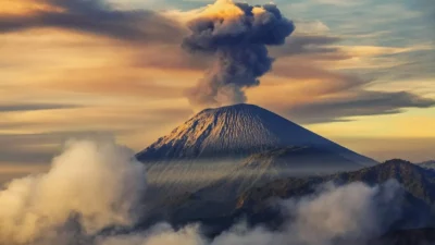 5 Misteri Gunung Semeru Yang Paling Mencekam