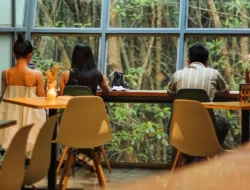 Koffietons Mangrove, Kafe Cantik dengan View Hutan Estetik di Tuban