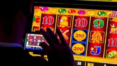 OJK Masukkan Daftar Nasabah Judi Online ke Sistem Pengawasan Money Laundering dan Terorisme