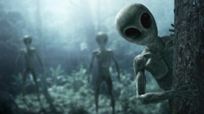 Peneliti Harvard University Sebut Alien Mungkin Sudah Tinggal di Bumi dan di Bulan