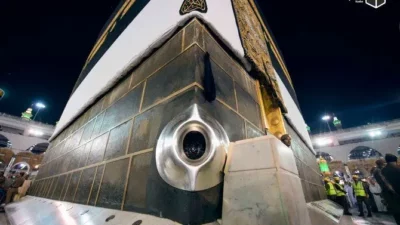 Terungkap! Ini Warna Asli Hajar Aswad: Bukan Warna Hitam Atau Putih