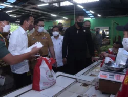 Defisit Bakal Melebar, Bank Dunia Kritik Jokowi Perpanjang Program Bansos