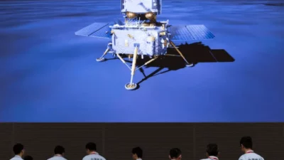Pesawat Luar Angkasa China Chang’e-6 Mendarat Empuk di Sisi Gelap Bulan