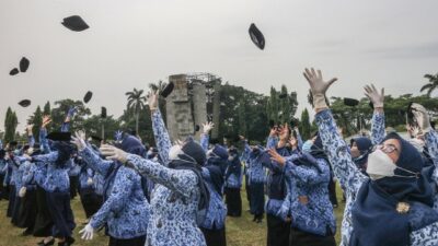 Cek Rekening! Gaji ke-13 PNS Hingga Pensiunan Sudah Cair