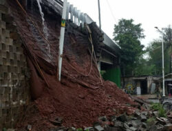 Tanggul Tol Bantaran Ruas JORR di Bintaro Longsor Usai Hujan Deras