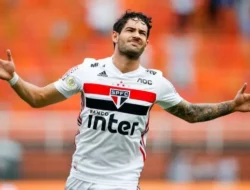 Striker Asal Brasil, Alexandre Pato Follow IG Persib, Kode Keras Bakal Main di Liga 1?