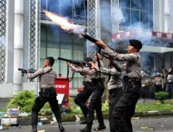 Polri Habiskan Pajak Rakyat Rp. 188 Miliar Untuk Beli Gas Air Mata, Berpotensi Langgar Aturan