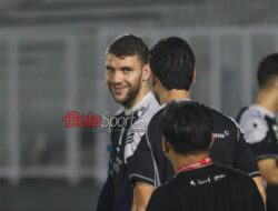 Tampil Gacor, Maarten Paes  Banjir Pujian: FIFA, AFC, FC Dallas Hingga Persik Kediri