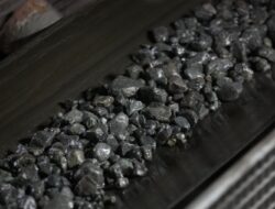 Industri Baja China Ambruk, Hilirisasi Nikel Indonesia di Ujung Tanduk