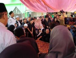 Karangan Bunga di Depan Rumah Puput Novel, Dari Airlangga Hartarto Hingga Zulkifli Hasan