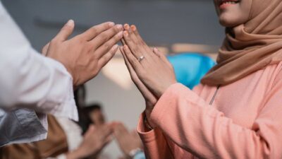 Arti Kalimat ‘Jazakallah Khairan’ dan Ucapan Balasannya Bagi Laki-laki dan Perempuan