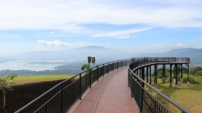 Menikmati Perbukitan Indah di Taman Seribu Cahaya, Bendungan Jatigede Sumedang
