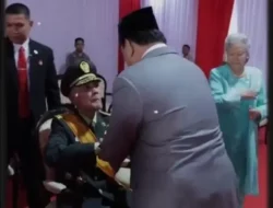 Tak Disalami Jokowi, Prabowo Datangi Try Sutrisno: Beri Hormat dan Perbaiki Tanda Jasa