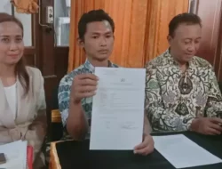 Tukang Pijat di Karanganyar Dipolisikan Gara-Gara Tambal Genteng Bocor Pakai APK Paslon Bupati