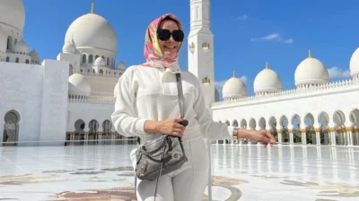 Selebgram Transgender Sahrul aka Isa Zega Banjir Hujatan Netizen Usai Umrah Pakai Hijab