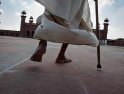 Berjalan Kaki ke Masjid Untuk Shalat Jumat Bisa Menghapus Dosa