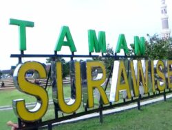 Santai di Taman Surawisesa, Ruang Terbuka Hijau Kebanggaan Warga Purwakarta