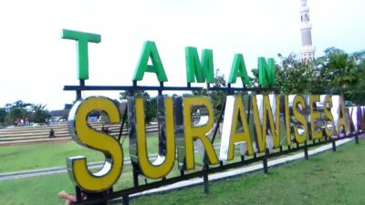 Santai di Taman Surawisesa, Ruang Terbuka Hijau Kebanggaan Warga Purwakarta