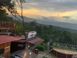 Nikmati Keindahan Pesona Pangrango Sambil Kulineran di Taman Fathan Hambalang
