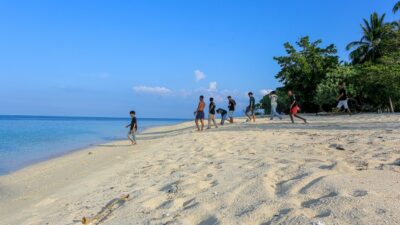 Menelusuri Pantai Kampa, Surga Tersembunyi di Pulau Wawonii, Konawe Kepulauan