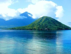 Terhanyut Keindahan Lukisan Alam di Pulau Maitara Yang Eksotis di Maluku Utara