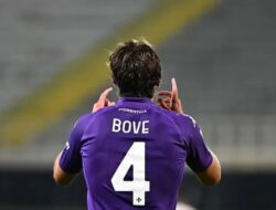 Edoardo Bove Terserang Stroke di Lapangan, Laga Fiorentina Vs Inter Milan Ditunda