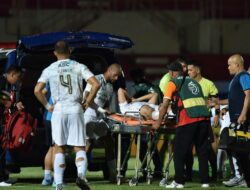 Dedi Kusnandar Patah Tulang Fibula Kanan, Pelatih Persib Bojan Hodak Salahkan Kondisi Lapangan