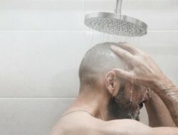 Serupa Tapi Tak Sama! Ini Beda Antara Mandi Junub dan Mandi Wajib