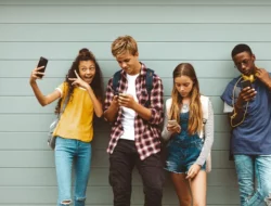 Pew Research Center: Gen Z di AS Lebih Suka Pakai YouTube Daripada TikTok Atau Instagram