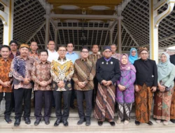 Menteri Kebudayaan Fadli Zon Terima Hibah 47 Arca Kuno Dari Panembahan Hardjonagoro di Surakarta