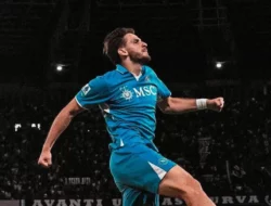Hengkang ke PSG, Kvaratskhelia Beri Salam Perpisahan Penuh Haru Untuk Suporter Napoli
