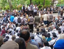 Anggota DPRD Sukabumi Hampir Gebuk Guru Honorer