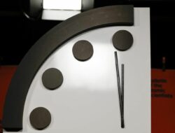 Doomsday Clock Alias Jam Kiamat 89 Detik Menuju Tengah Malam! Bumi di Ambang Kehancuran?