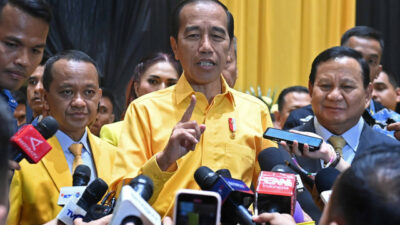 Jokowi Diisukan Masuk Partai Golkar Lewat Ormas Pendiri, Ormas MKGR dan Kosgoro 1957 Membantah