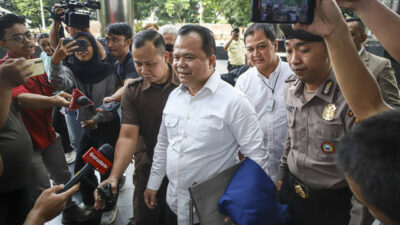 KPK Periksa Eks Dirjen Imigrasi Ronny Sompie Soal Kasus Harun Masiku dan Hasto Kristiyanto