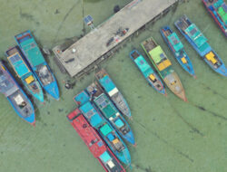 Viral! Polisi Laut Singapura Usir Kapal Nelayan Indonesia Dengan Arogan dan Berbahaya