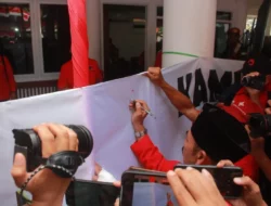 FX Hadi Rudyatmo Pimpin Ribuan Kader PDIP Cap Jempol Darah Dukung Megawati Ketum Lagi