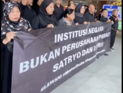 Pegawai Kemendikti Unjuk Rasa, Menteri Satryo Dituding Bertindak Arogan dan Suka Tampar