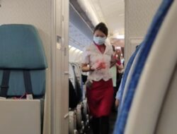 Unik! Penerbangan Cathay Pacific Ini Lepas Landas Tahun 2025 dan Mendarat di 2024