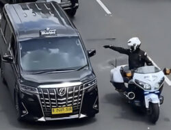 Patwal Mobil Dinas RI 36 Jadi Polemik Terobos Jalanan Macet, Ditegur Seskab Mayor Teddy