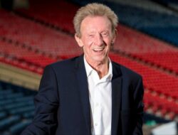 Mantan Penyerang Manchester United Denis Law Meninggal Dunia