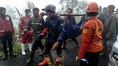 Longsor Pekalongan: 16 Orang Tewas, 10 Luka-luka
