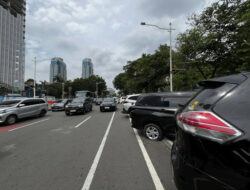 Warga Nekat Parkir Liar di Monas Bayar Rp. 30 Ribu, Ban Dibikin Kempes Dishub Jakarta