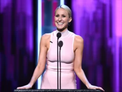 Nikki Glaser dan Jacques Audiard Menghina Tuhan di Golden Globes 2025 Sebelum Kebakaran Los Angeles