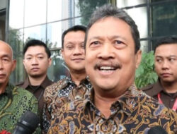 Tolak Bongkar Pagar Laut, Menteri Sakti Wahyu Trenggono Berseberangan Dengan Prabowo?