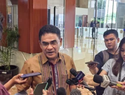 Desak Megawati Mundur Dari Kursi Ketum PDIP, Andreas Hugo Pareira: Effendi Simbolon Itu Siapa?