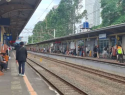 Efek Domino Stasiun Karet Ditutup, Penumpang Menumpuk di Sudirman Hingga Persaingan Ojol