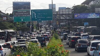 Polisi Terapkan Sistem Oneway Selama Long Weekend di Puncak